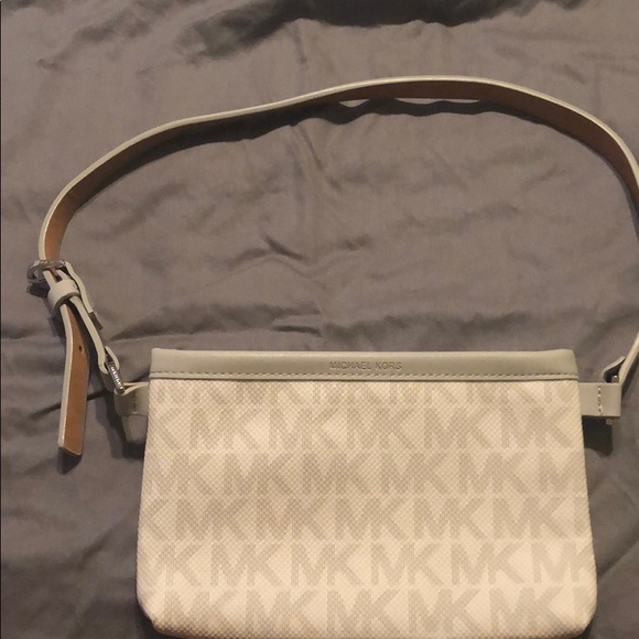 Michael Kors Belt bag (24" belt) - Picture 4 of 4